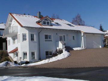 Repräsentatives Einfamilienhaus mit Einliegerwohnung in attraktiver Wohnlage von Waldburg, 88289 Waldburg, Einfamilienhaus