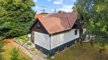 Im Süden von Ravensburg – Renovierungsbedürftiges Wohnhaus mit weitläufigem Grundstück, 88074 Meckenbeuren / Senglingen, Zweifamilienhaus