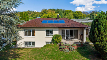 Charmanter Bungalow mit sonnenverwöhntem Gartengrundstück – Naturnahe Lage in Meckenbeuren-Liebenau, 88074 Meckenbeuren / Liebenau, Einfamilienhaus
