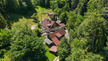 Alleinlage in Ravensburg – Malerisches Kleinod mit über 17.000 m² Grundstücksfläche, 88213 Ravensburg / Schmalegg, Doppelhaushälfte