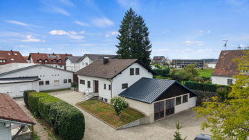 Zweifamilienhaus mit Werkstatt und Baupotential – eine vielseitige Immobilie in Bodnegg, 88285 Bodnegg, Mehrfamilienhaus