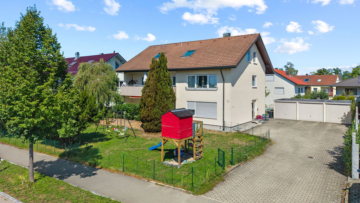 Gepflegtes 3-Familienhaus in Baienfurt in ruhiger Randlage mit bester Infrastruktur, 88255 Baienfurt, Mehrfamilienhaus